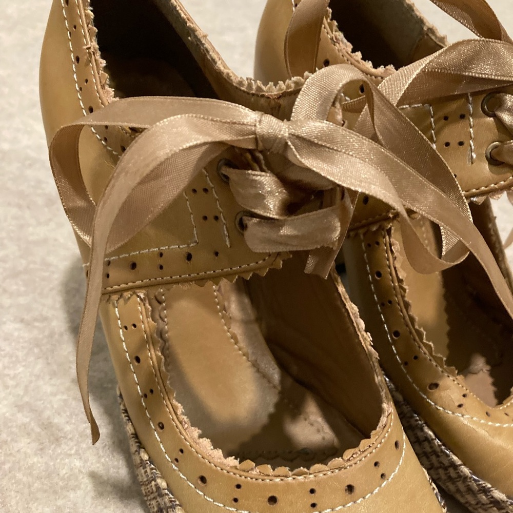 Cute Ribbon Heels - Picture 3 of 16